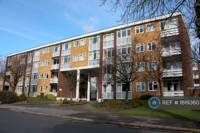 3 Bedroom Flat To Rent In Hill View Road, Woking, GU22
