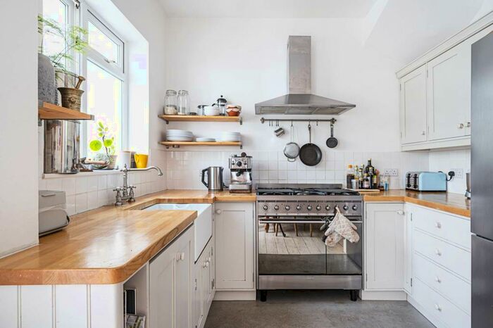 3 Bedroom Terraced House To Rent In Pearl Road, Walthamstow, London, E17