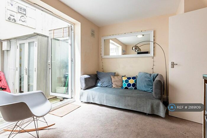 1 Bedroom Flat To Rent In Little Western St, Brighton, BN3