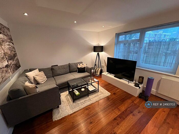 1 Bedroom Flat To Rent In Whitehorse Apartments, London, E14
