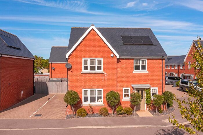4 Bedroom Detached House For Sale In Highwell Gardens, Hockley, Essex, SS5