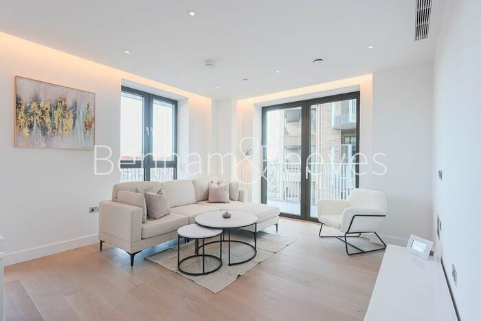 3 Bedroom Flat To Rent In Pmanuscript Cout, Postmark, WC1X