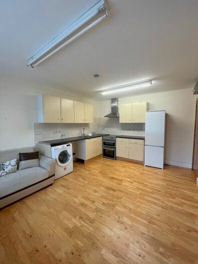 1 Bedroom Flat To Rent In Bourne Hill, London, N13