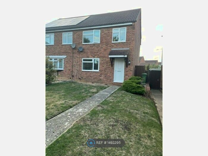 3 Bedroom Semi-Detached House To Rent In Christie Close, Newport Pagnell, MK16