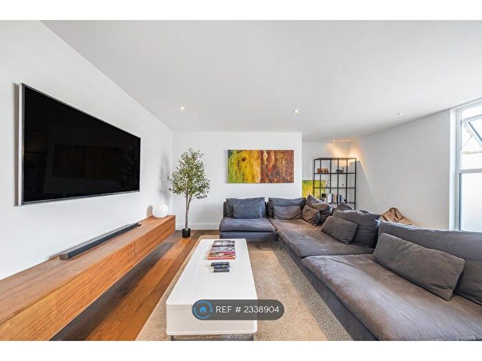 2 Bedroom Flat To Rent In Stane Grove, London, SW9