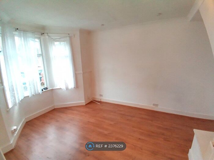 3 Bedroom Terraced House To Rent In Sandcliff Road, Erith, DA8