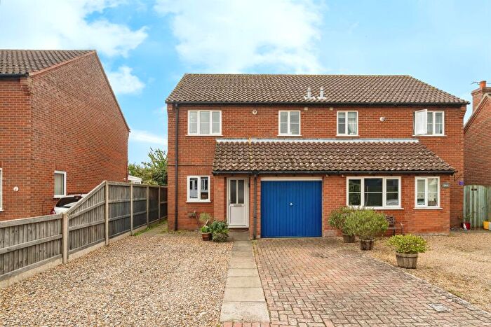 3 Bedroom Semi-Detached House For Sale In Burton Drive, Rackheath, Norwich, NR13