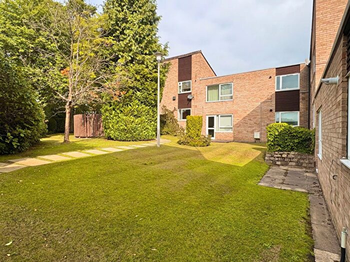 2 Bedroom Flat To Rent In Weetwood House Court, Weetwood, Leeds, LS16