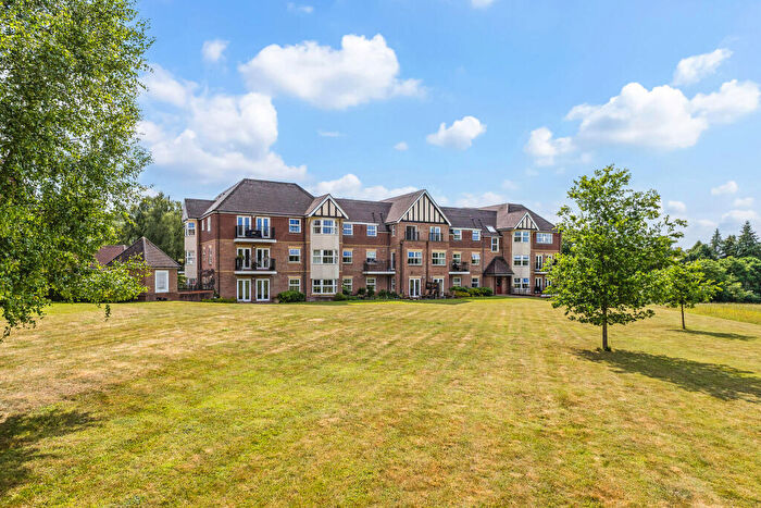 3 Bedroom Flat For Sale In Tudor Court, Liphook, GU30