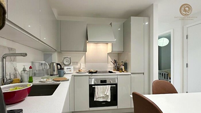 2 Bedroom Flat For Sale In Heartwell Avenue, London, E16