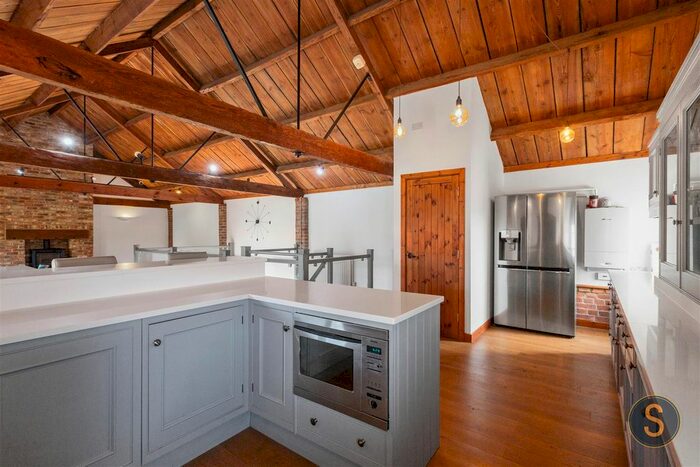 4 Bedroom Barn Conversion For Sale In Bedford Road, Houghton Regis, Dunstable, LU5