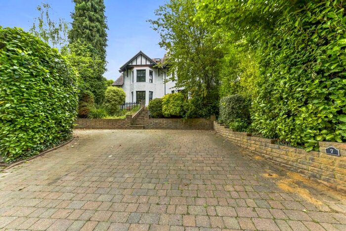 5 Bedroom Semi-Detached House To Rent In New Road, Digswell, AL6