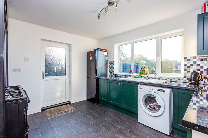 2 Bedroom Detached Bungalow For Sale In Hall Avenue, Rushden, NN10