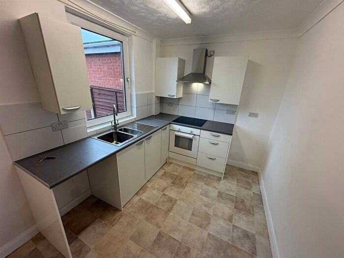 3 Bedroom Property To Rent In East Street, Darfield, S73