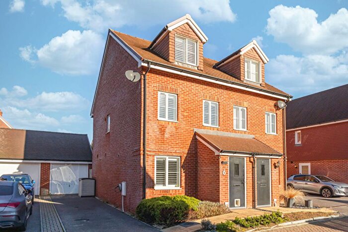 3 Bedroom Semi Detached House For Sale In Day Close, Horley, RH6