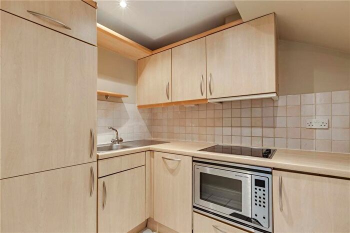 1 Bedroom Flat To Rent In Gallery Court, London, SW10
