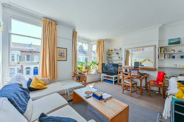 3 Bedroom Flat To Rent In Shenley Road, Camberwell, London, SE5
