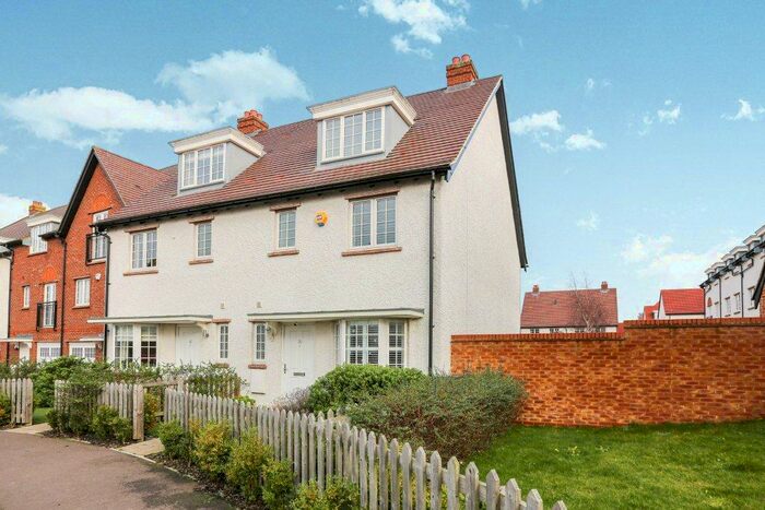 4 Bedroom House To Rent In Wissen Drive, SG6