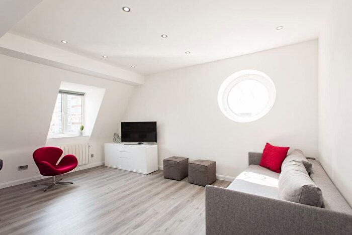 3 Bedroom Flat To Rent In Soho, W1F