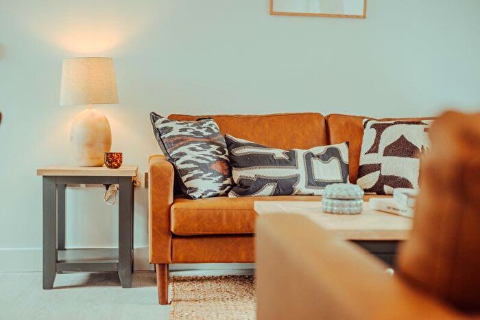 2 Bedroom Cottage For Sale In Railway Road, Ilkley, LS29