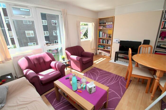 2 Bedroom Flat To Rent In Mansfield Heights, Great North Road, East Finchley, N2