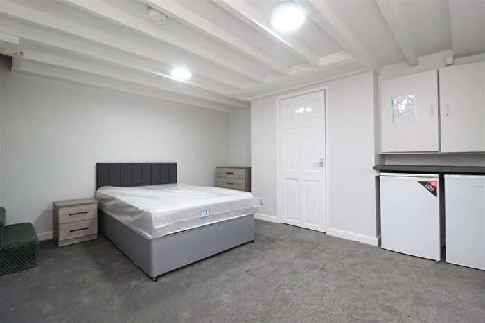 1 Bedroom Flat To Rent In Highbury Road, Leeds, LS6