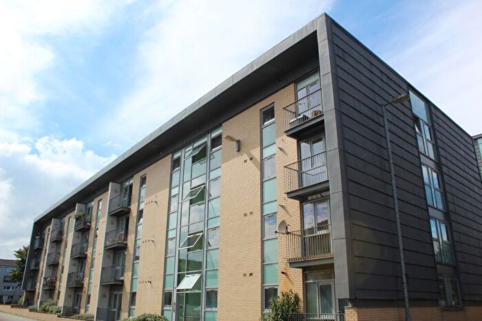 2 Bedroom Flat To Rent In Queen Elizabeth Gardens, New Gorbals, Glasgow, G5