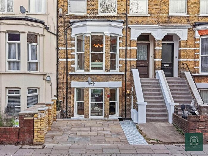 2 Bedroom Maisonette For Sale In Stroud Green Road, London, N4