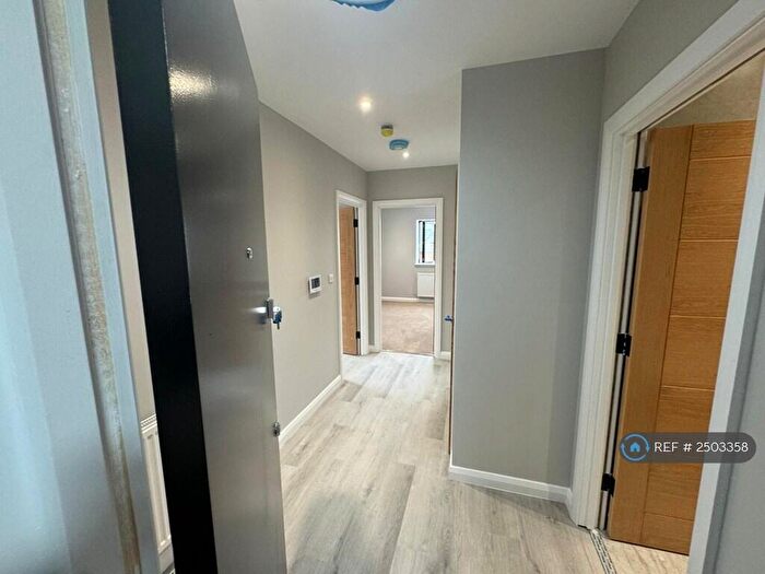 2 Bedroom Flat To Rent In Sheppard Close, Eagle Farm South, Milton Keynes, MK17