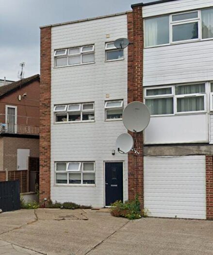 5 Bedroom Semi-Detached House To Rent In Renters Avenue, Hendon, NW4