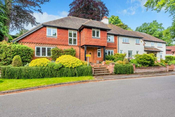 4 Bedroom Cottage To Rent In Priory Road, Sunningdale, SL5