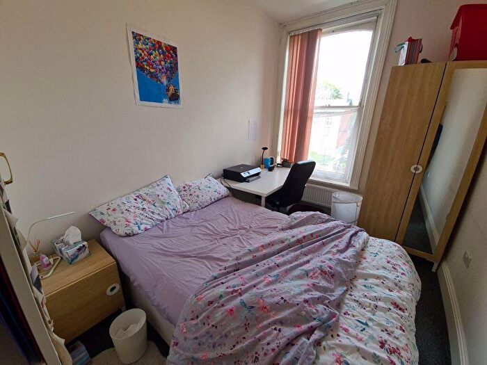 3 Bedroom House To Rent In Hyde Terrace, Leeds, LS2