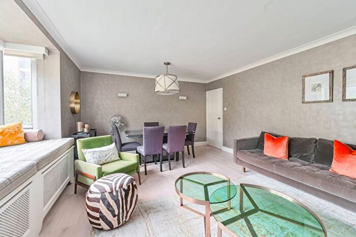 3 Bedroom Flat To Rent In Kinnerton Street, Knightsbridge, London, SW1X