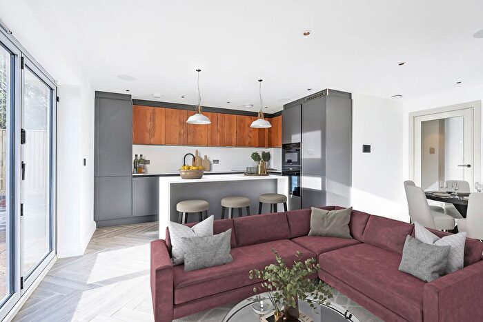 3 Bedroom Detached House For Sale In Skylarks, Rottingdean, Brighton, BN2