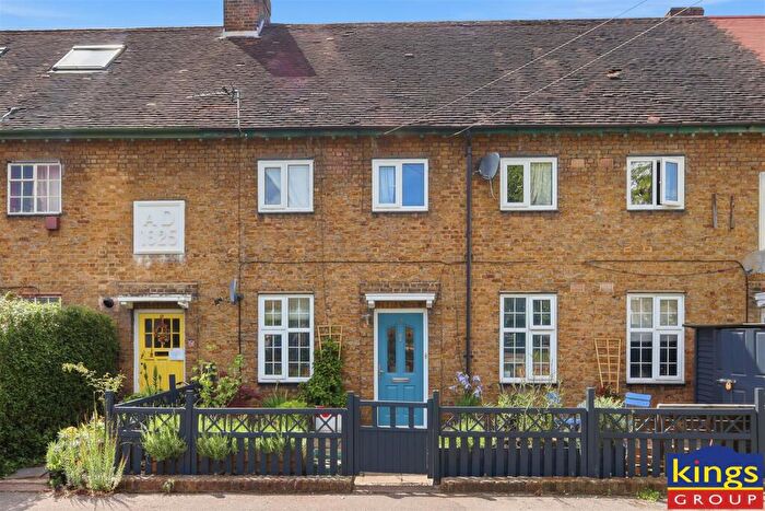 3 Bedroom Maisonette For Sale In Thorpe Crescent, London, E17