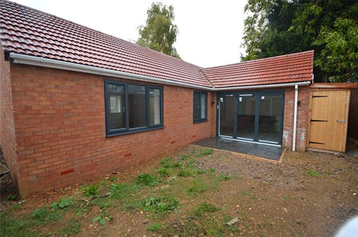 2 Bedroom Bungalow For Sale In Finsbury Road, Luton, Bedfordshire, LU4