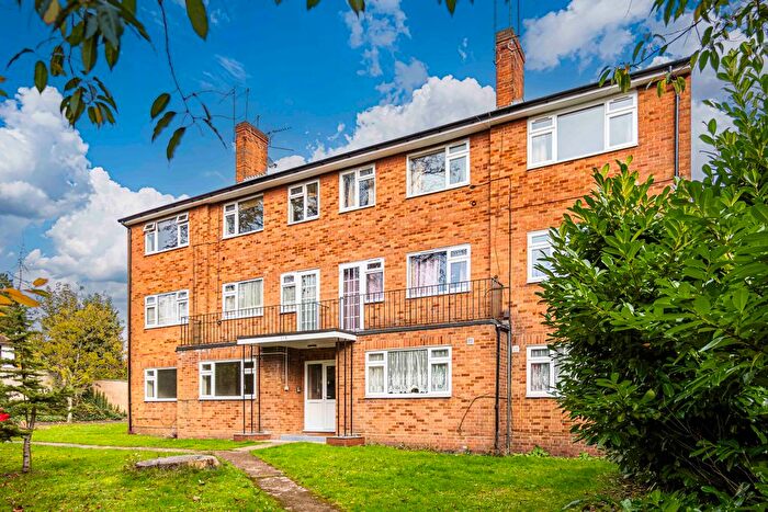 2 Bedroom Flat To Rent In Woodville Court, Hempstead Road, Watford, Herts, WD17