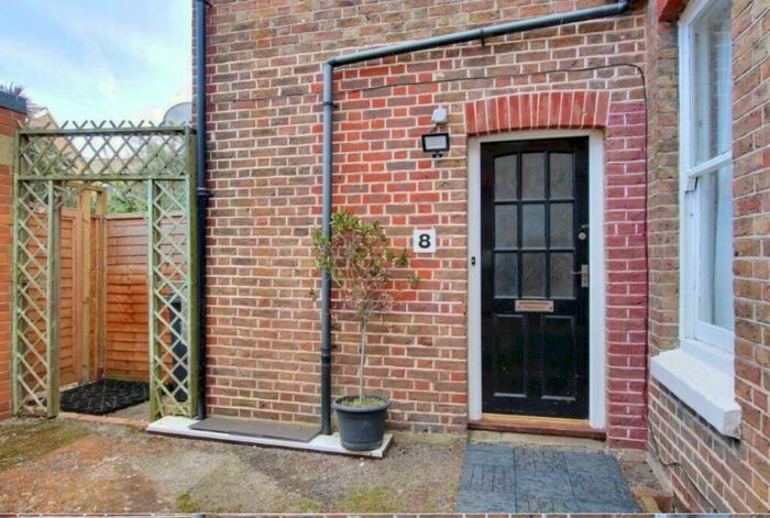 2 Bedroom Maisonette To Rent In Warwick Gardens, BN11