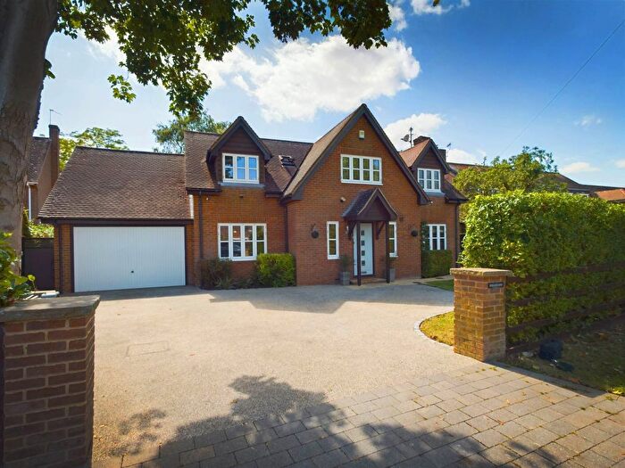 4 Bedroom Detached House For Sale In Model Row, Buckland, HP22