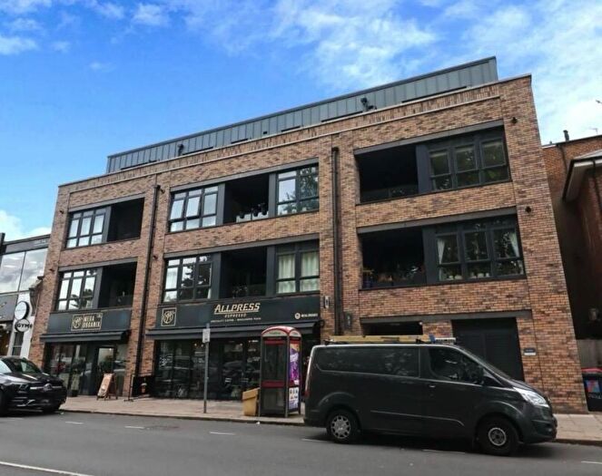 2 Bedroom Flat For Sale In Ballards Lane, London, N3