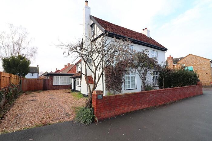 4 Bedroom Detached House For Sale In Bedford Road, Barton Le Clay, Bedfordshire, MK45