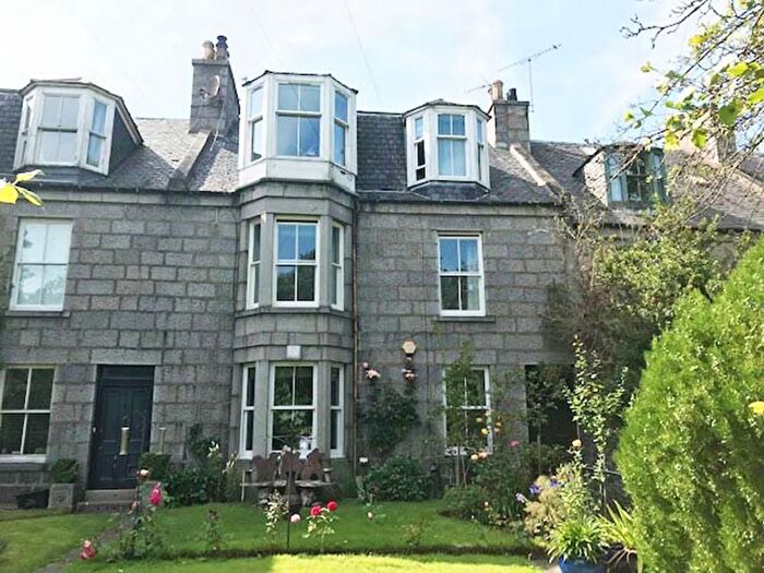 2 Bedroom Flat To Rent In Hardgate, First Floor Right, Aberdeen, AB11