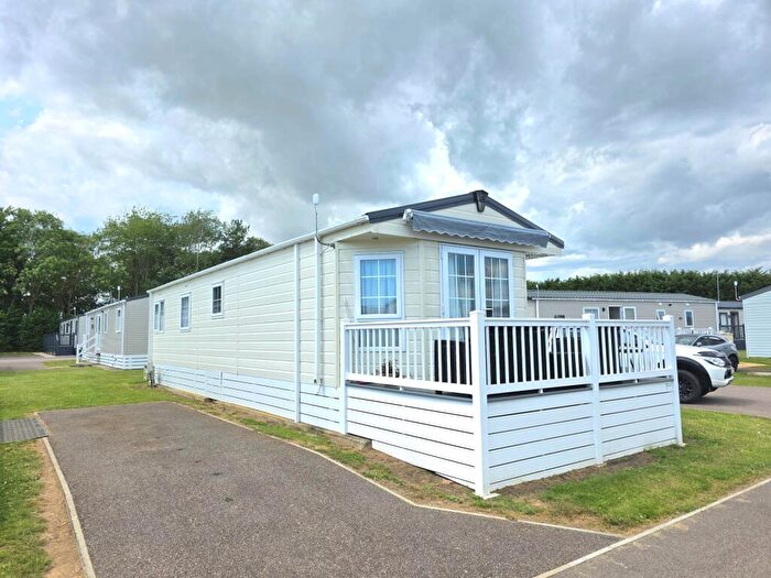 3 Bedroom Park Home For Sale In Carlton Meres Park, Carlton, Saxmundham, IP17