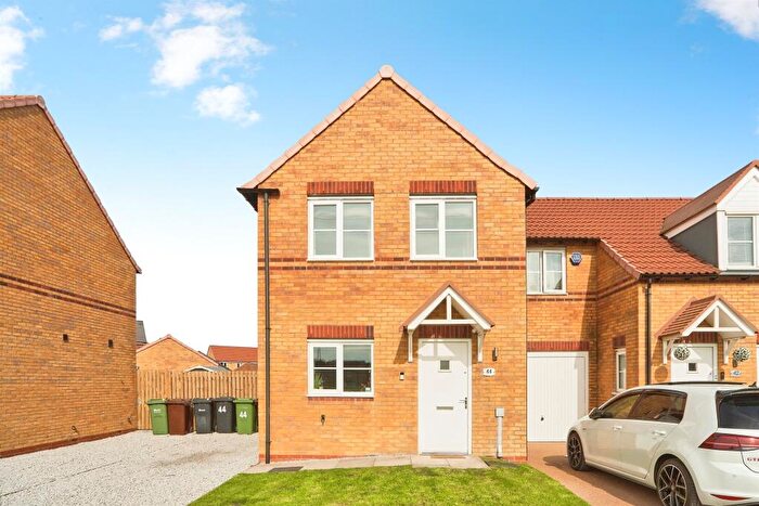 3 Bedroom Semi-Detached House For Sale In Tempest Square, Bradford, BD4
