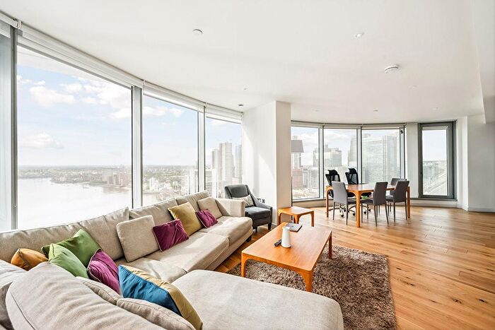 3 Bedroom Apartment To Rent In Charrington Tower, Biscayne Avenue, E14