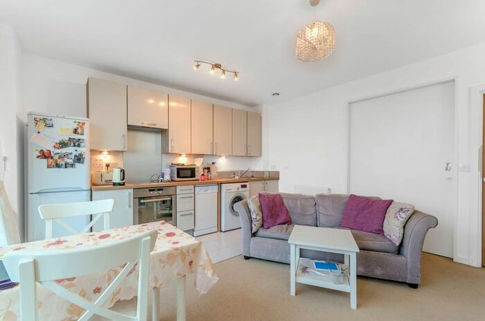 1 Bedroom Flat For Sale In Mapleton Road, Wandsworth, London, SW18