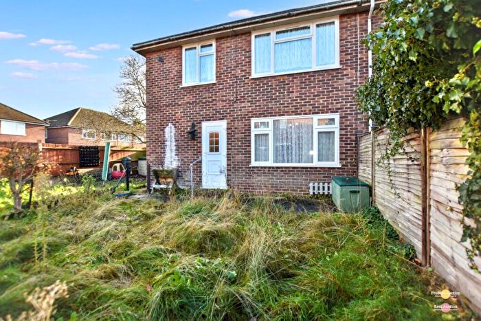 2 Bedroom Maisonette For Sale In Walden Close, Belvedere, Kent, DA17
