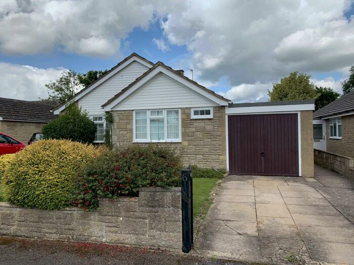 3 Bedroom Detached Bungalow To Rent In Orchard Rise, Bicester, OX26