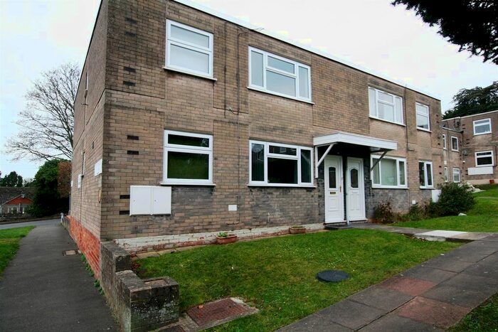 2 Bedroom Flat To Rent In Elmfield Gardens, Worcester, WR5