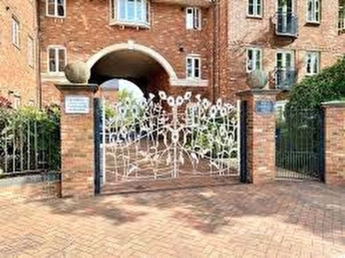 1 Bedroom Flat For Sale In Leighton Road, Leighton Buzzard, Bedfordshire, LU7